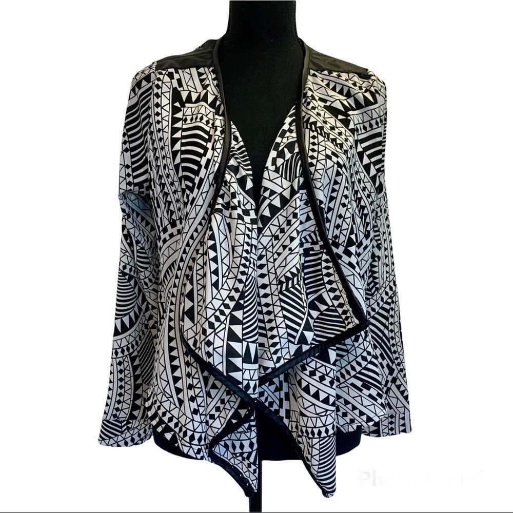 Black and white Aztec print open front cardigan blouse size medium